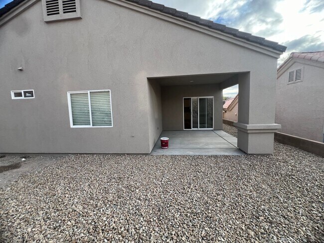 Building Photo - 3 Bedroom Home Located in El Camino Village PETS OK