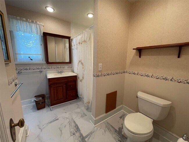 Building Photo - 68 Front St