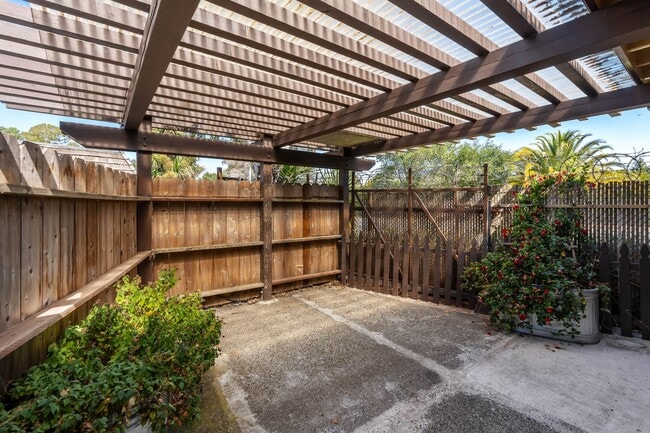 Building Photo - Unique 2 Bedroom, 1 Bath Stand-Alone House...