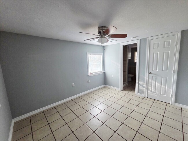 Building Photo - 5403 Ave Q 1/2