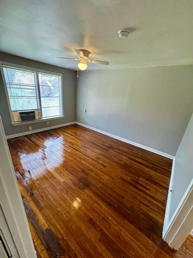 Building Photo - 4265 Woodlawn Ave