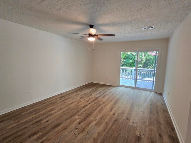 Building Photo - 469 Lawrence Dr