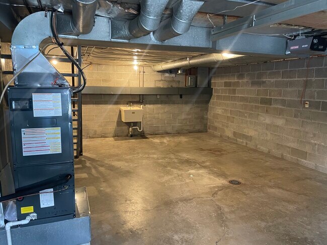 Garage - 1706 Commerce St