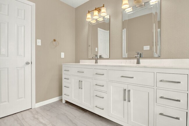 Building Photo - 9226 Fernwillow Dr