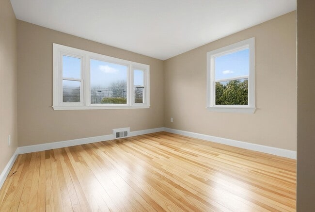 Building Photo - 24 Garden St