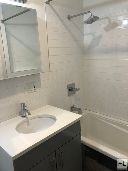 Building Photo - EASTERN PARKWAY / Spacious Crown Heights 3...