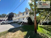 Building Photo - Spacious 3 bed 2.5 bath Townhome in Kessle...