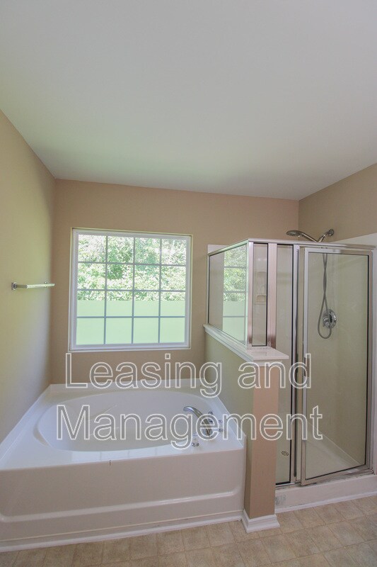Building Photo - 8811 Kellum Dr