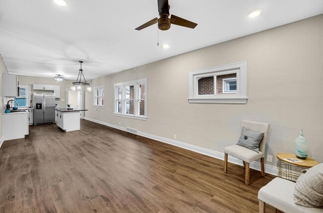 Building Photo - Large Home Totally Remodeled! Move in Specials!