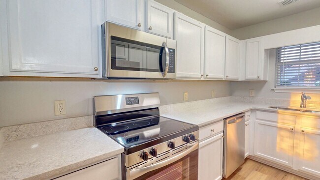 Building Photo - 5028 Winfield Dr