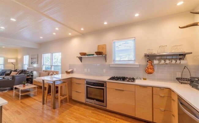 Building Photo - 1503 Newton St