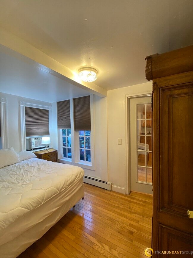 Building Photo - 11 William St