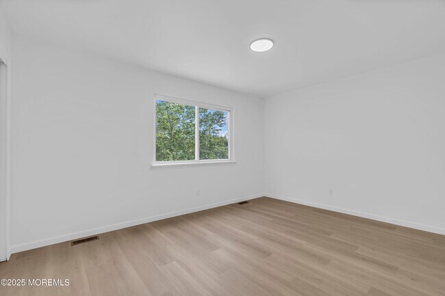 Building Photo - 944 Yellowbank Rd