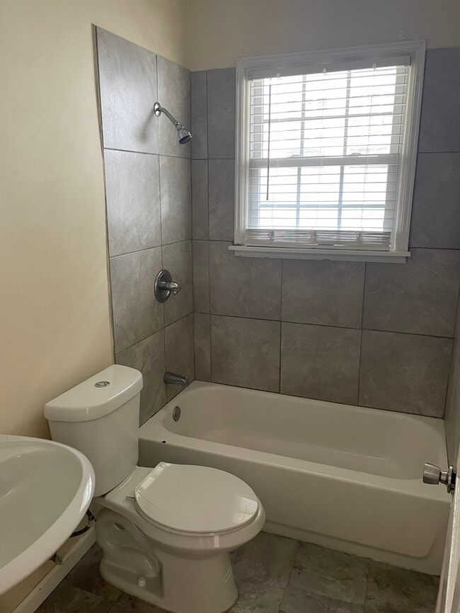 Building Photo - Super convenient location near Atlantic station and GA Tech University!!Housing Accepted*