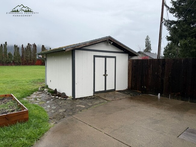 Building Photo - Charming 3-bedroom, 2-bathroom manufacture home located in Cottage Grove