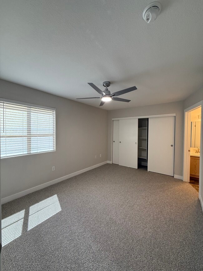 Building Photo - 7950 W Flamingo Rd