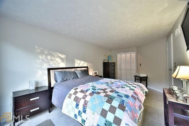 Building Photo - 1282 Keys Lake Dr NE