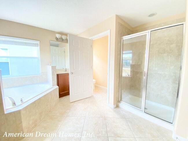 Building Photo - Beautiful Lake View Home!