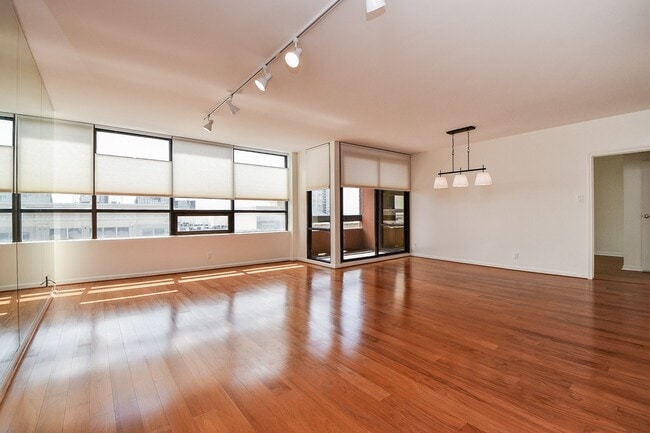 Building Photo - 5150 Hidalgo St