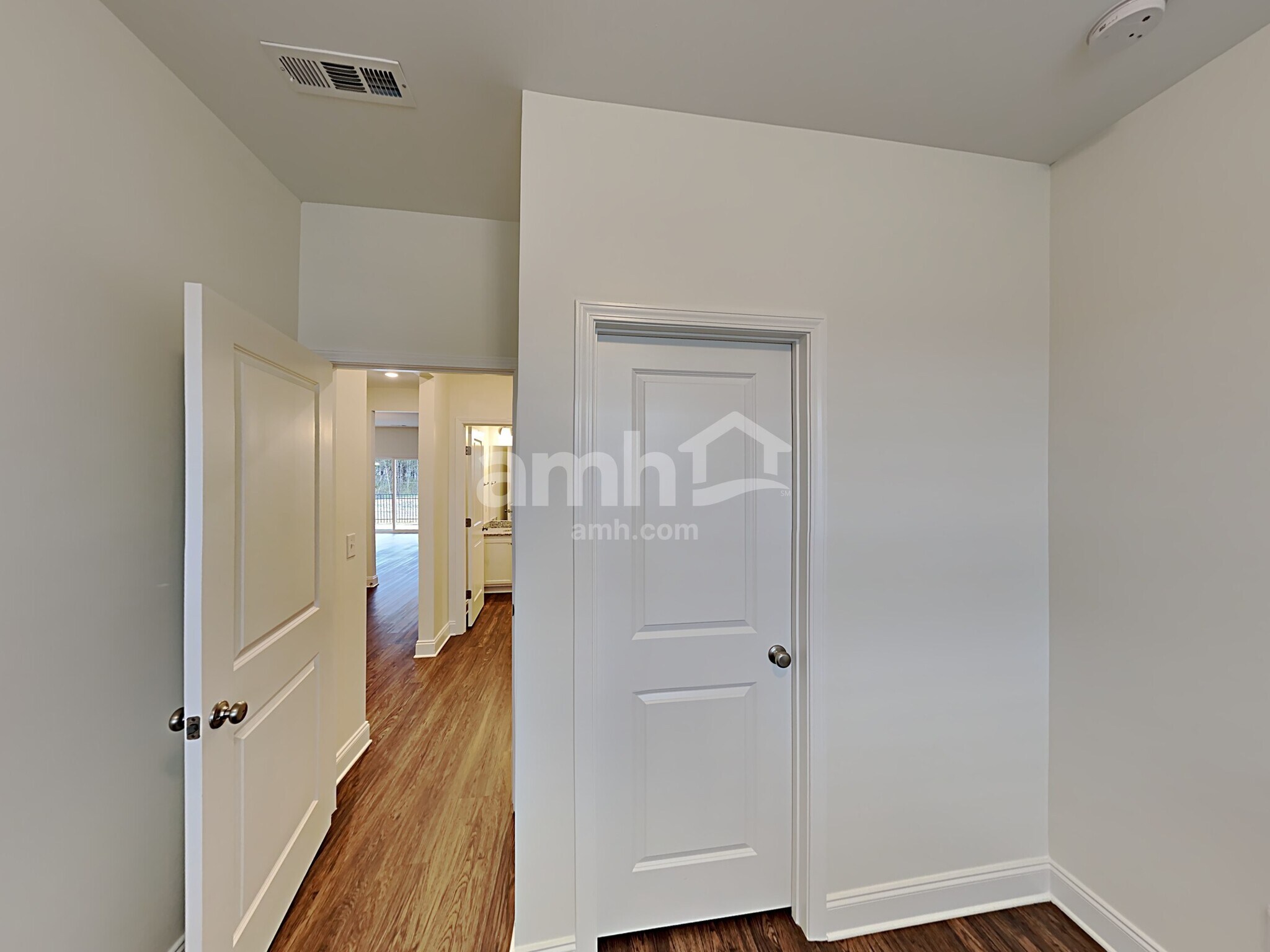 Building Photo - 1357 Lomond Dr