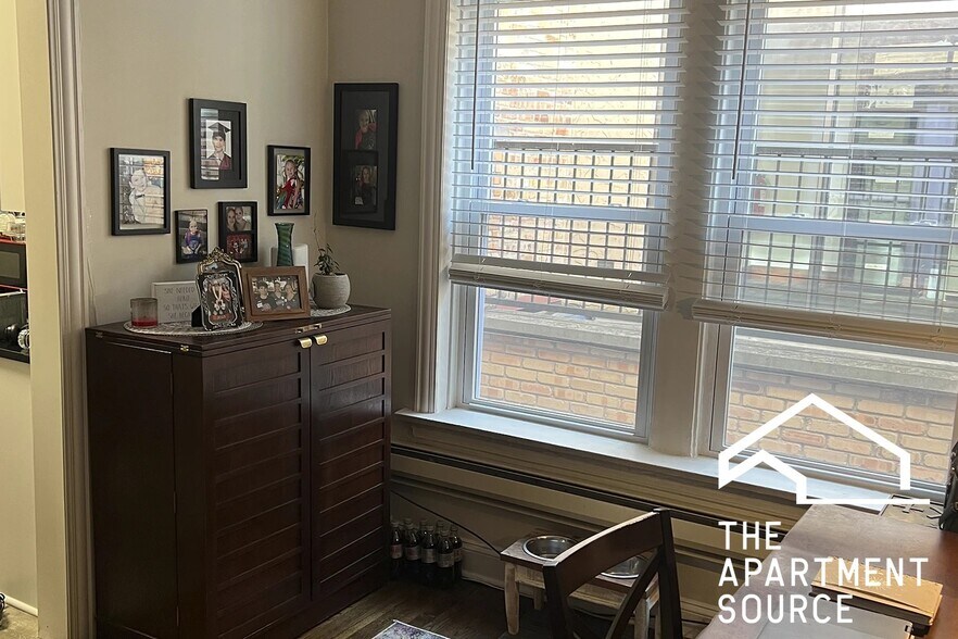 Building Photo - 918 Green Bay Rd