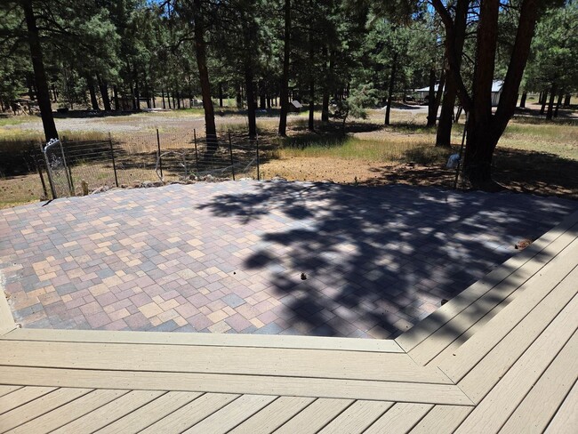 Building Photo - **LEASE PENDING Idyllic Ranch style Home O...