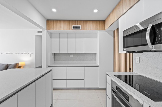 Building Photo - 1408 Brickell Bay Dr