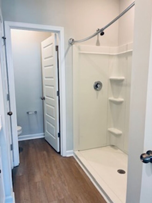 Building Photo - New 3 Bed/ 2.5 Bath Townhome Off Central A...