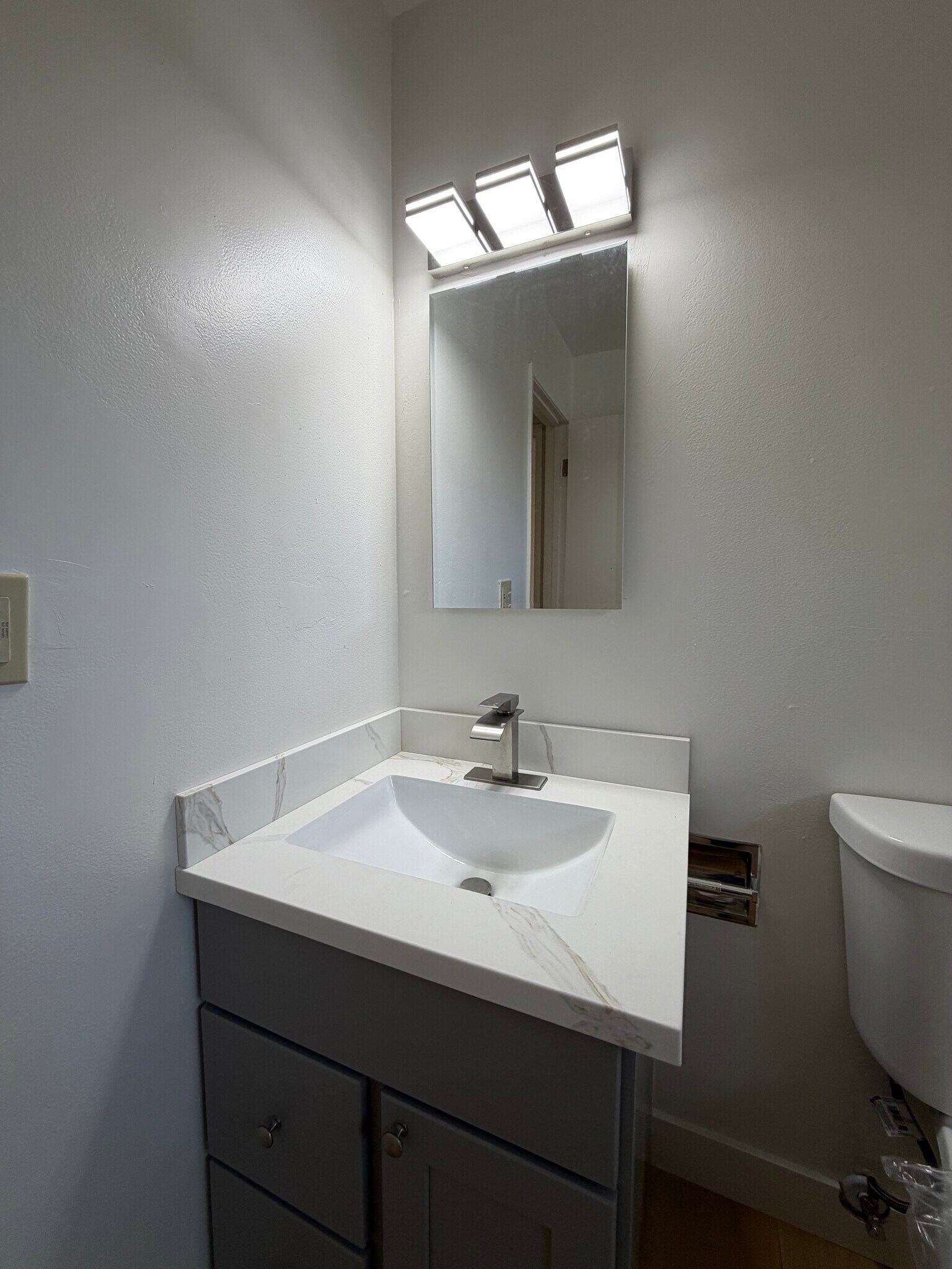 quartz sink top - 136 Pryce St
