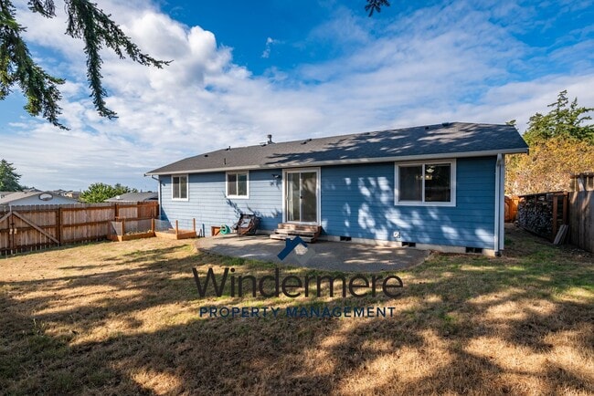 Building Photo - 3 Bedroom/2 Bath with garage home (Pet Neg...