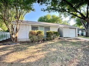 Building Photo - Quaint 3/2 in South Austin