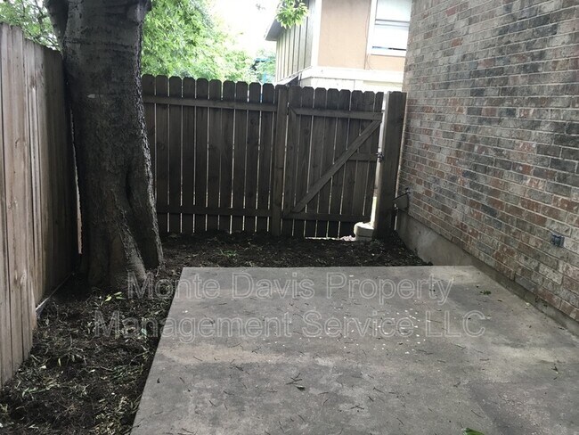 Building Photo - 1312 Southport Dr