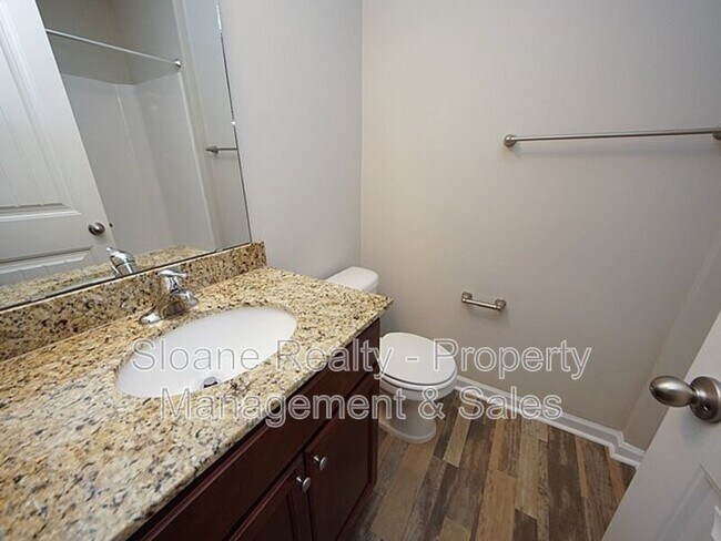 Building Photo - 557 Truman Dr