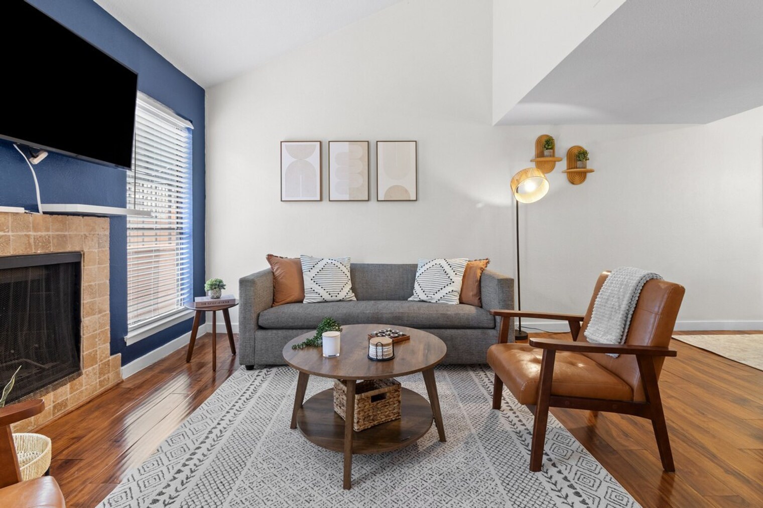 Building Photo - 800 S 1st St