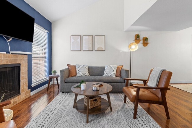 Building Photo - 708 S 1st St