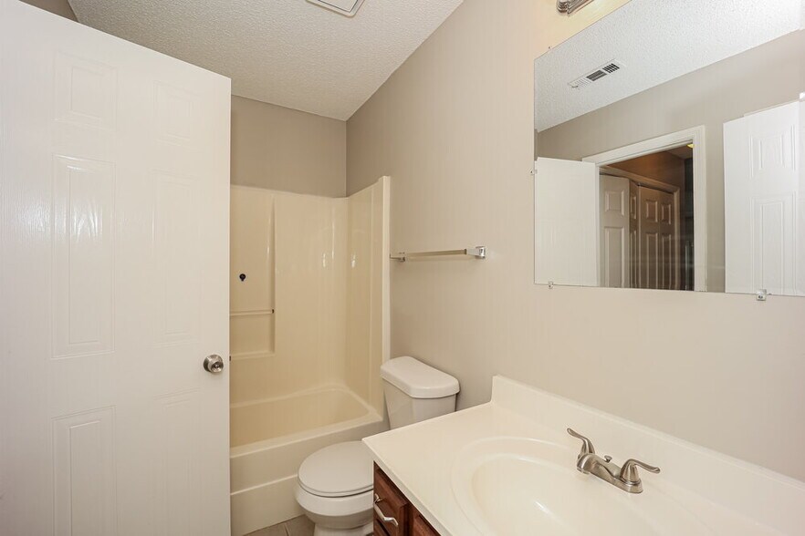 Building Photo - 8062 S Bay Ct