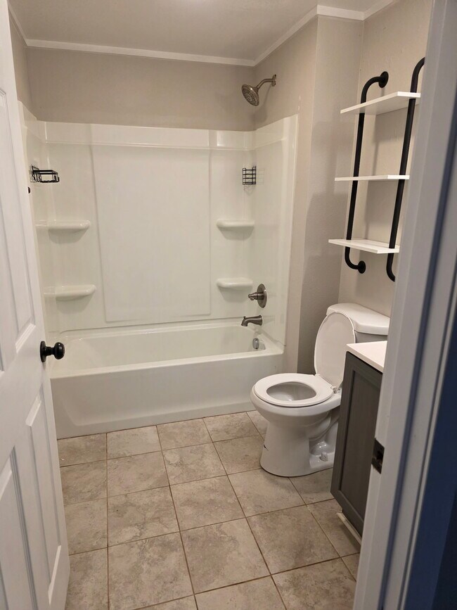 Building Photo - 1024 Spring St