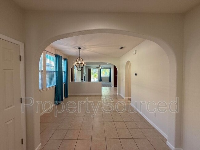 Building Photo - 1720 Dalia Ln