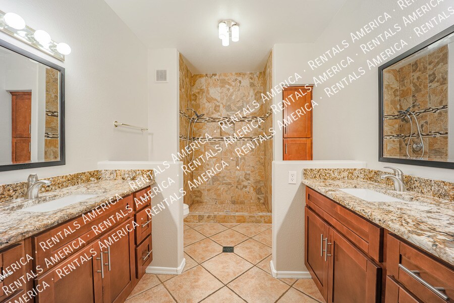 Building Photo - 15050 N Thompson Peak Pkwy