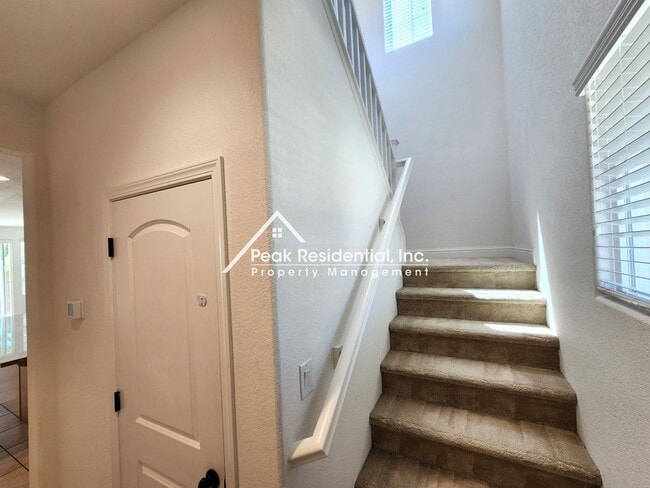 Building Photo - Very Nice 4bd/3ba Elk Grove Home in Gated Community!