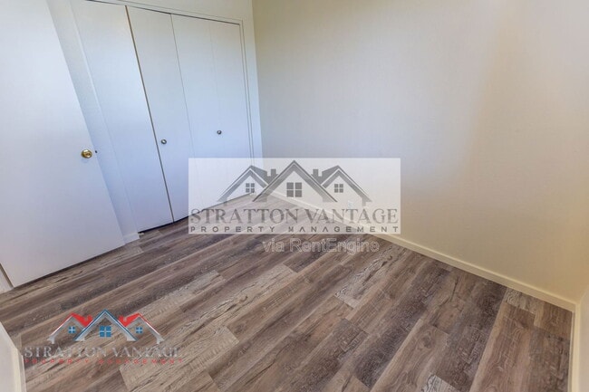 Building Photo - 2165 E University Dr