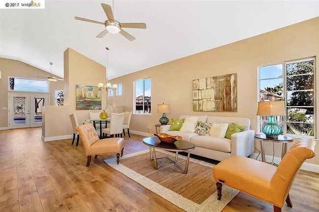 Building Photo - 4724 Cove Ln