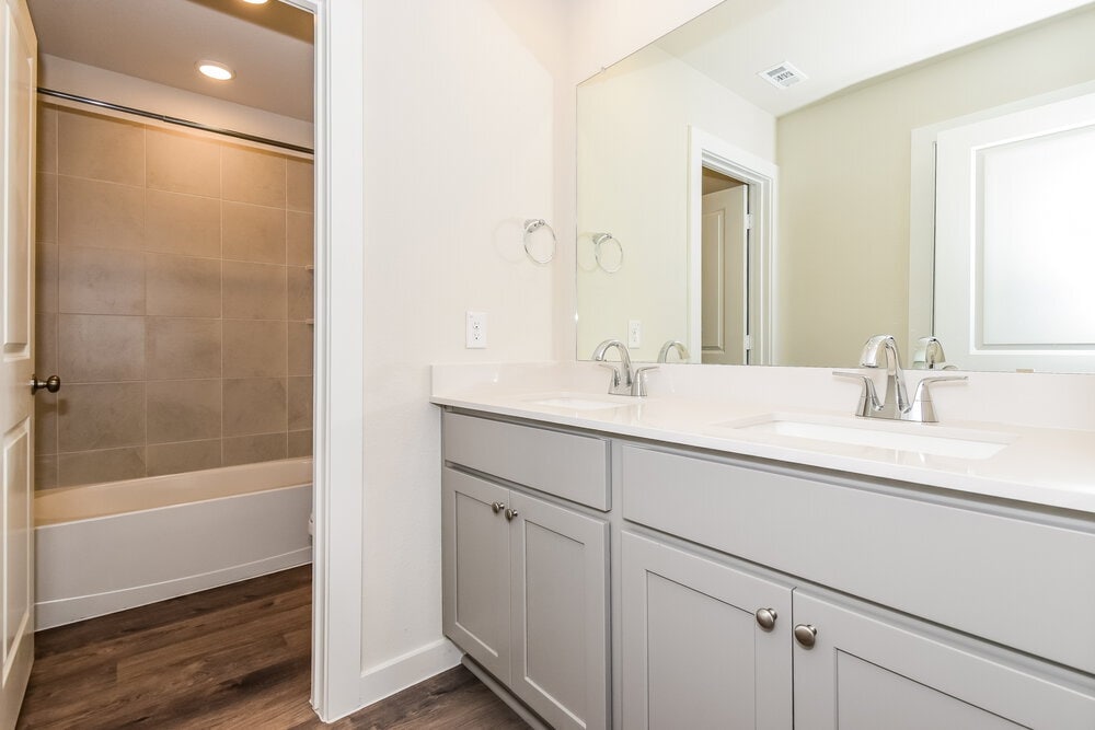 Building Photo - 324 Sun Harvest Dr