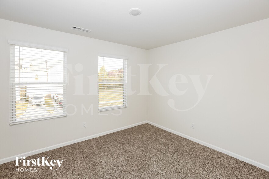 Building Photo - 10717 Rivergate Dr NW