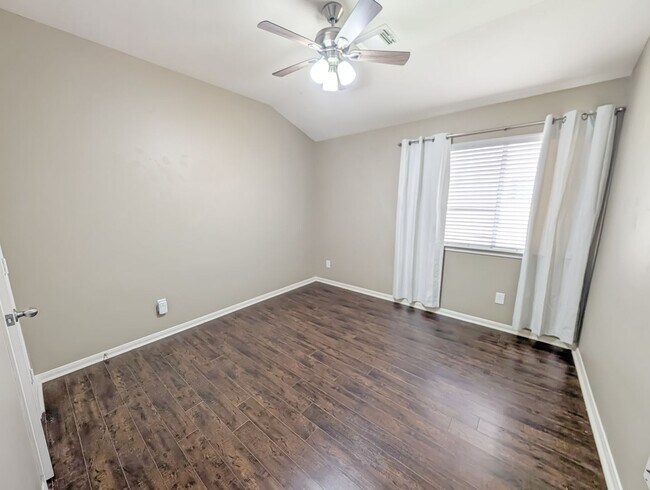Building Photo - 26403 Abbey Springs Ln