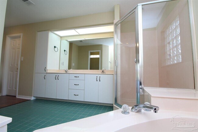 Building Photo - 2042 Hamilton Crossing Dr