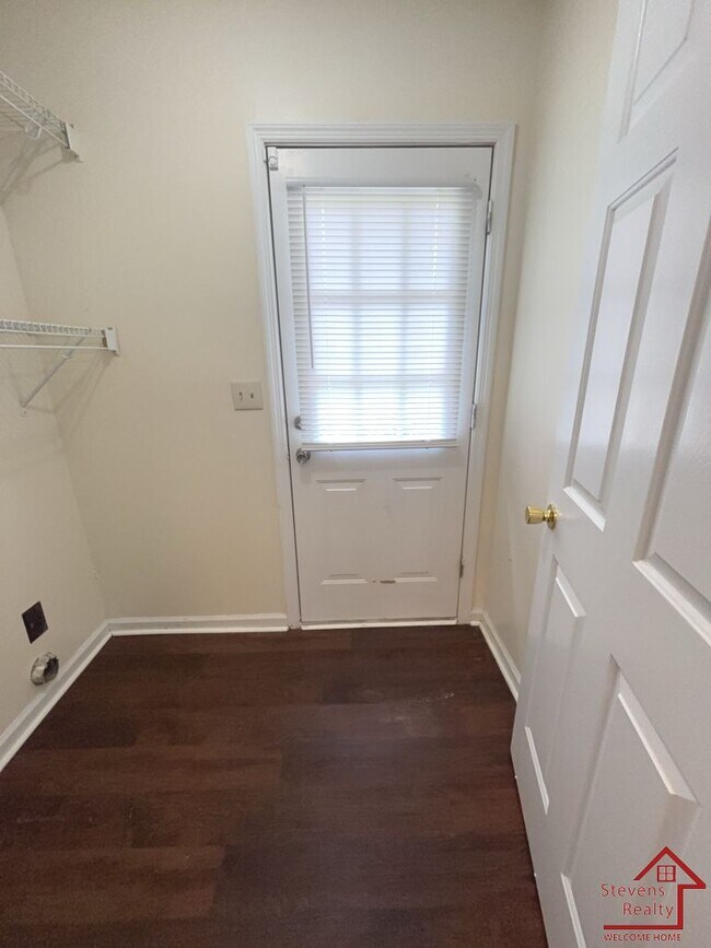 Building Photo - 304 Oriole Dr