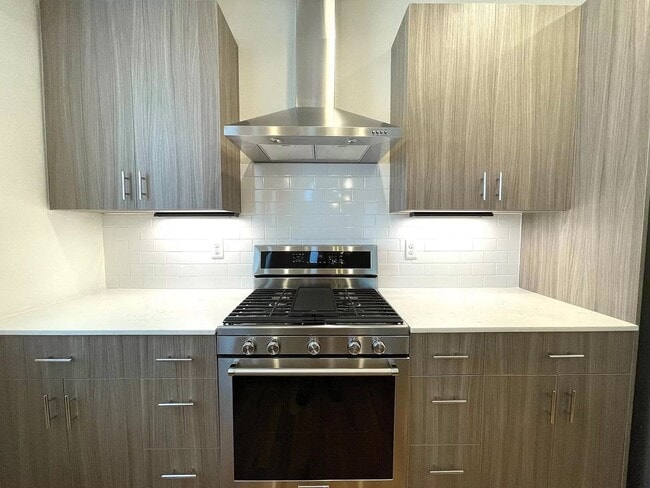 Building Photo - 2 BD/2 1/2Bath in Denver's Modern Townhome...
