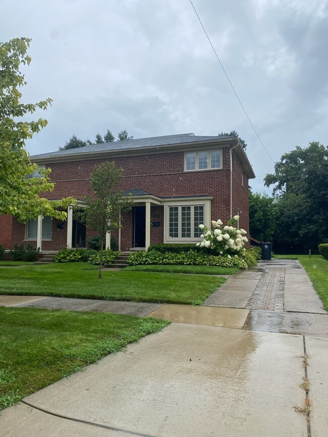 Building Photo - 2534 Oliver Rd