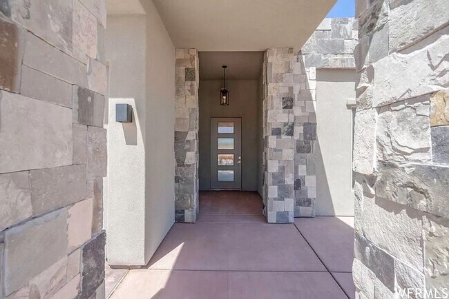 Building Photo - PETS ALLOWED!  Spacious & Modern 3-Bedroom Home for Rent Near Sand Hollow Reservoir